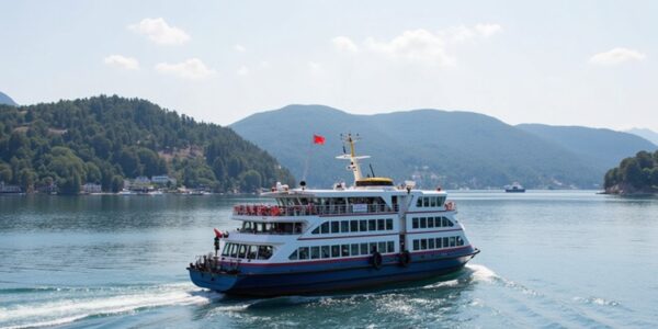 Ferry sur le lac de CĂ´me en 2025 : horaires, tarifs et astuces incontournables
